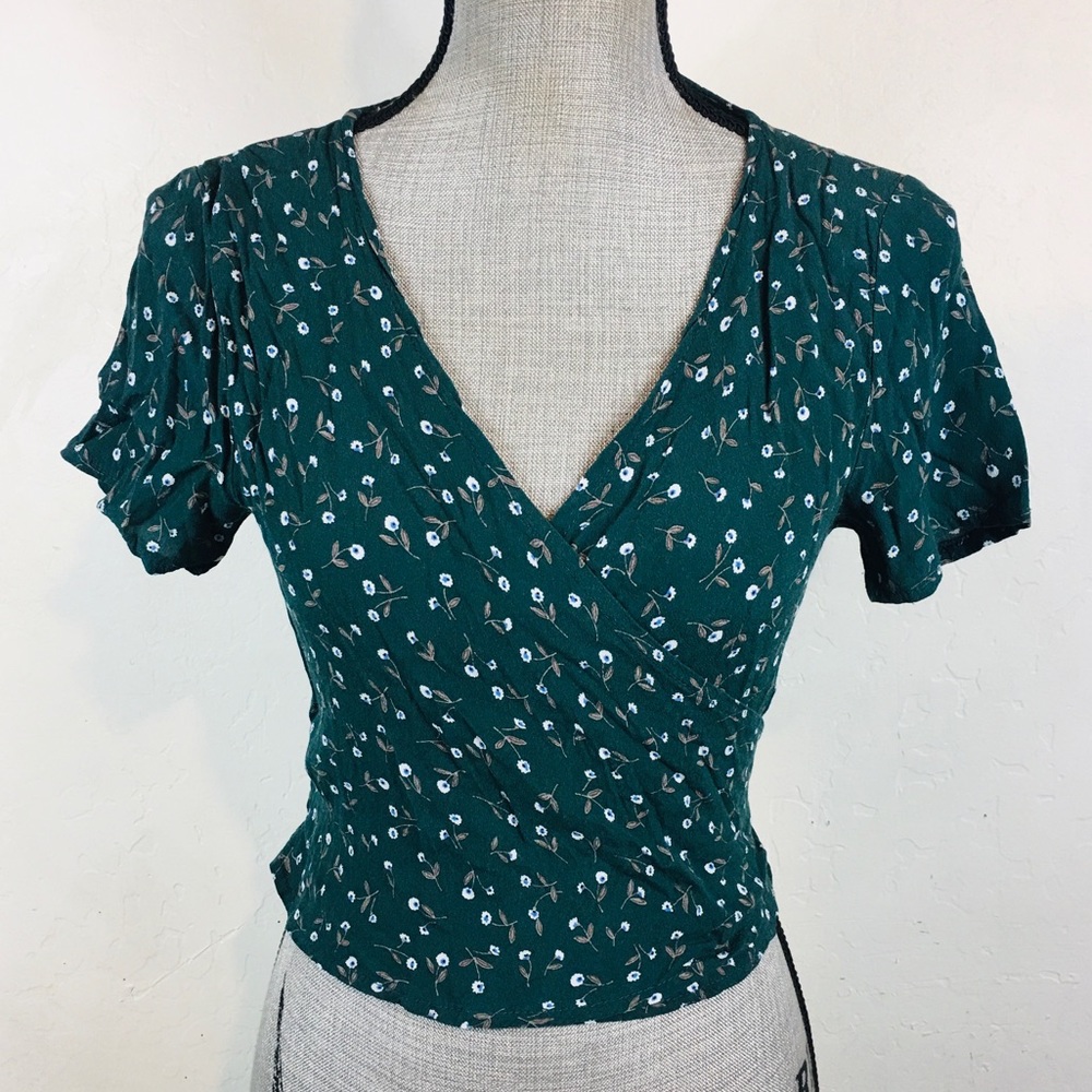 Brandy Melville One Size OS Cropped Wrap Top Blouse Short Sleeve Green Floral